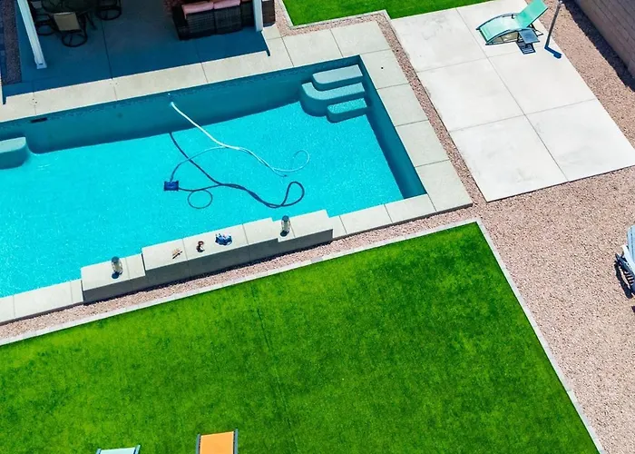 Villa Luxe Heated Pool